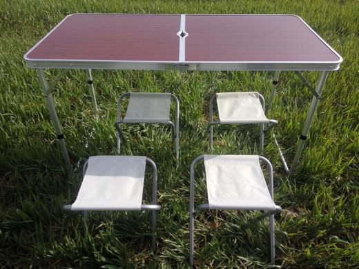 Розкладний стіл для пікніка зі стільцями білий